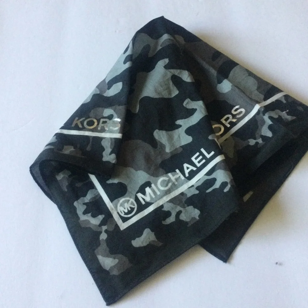 MICHAEL KORS COTTON SCARF/BANDANA BLACK AND GRAY CAMO PRINT WITH LOGO NWOT